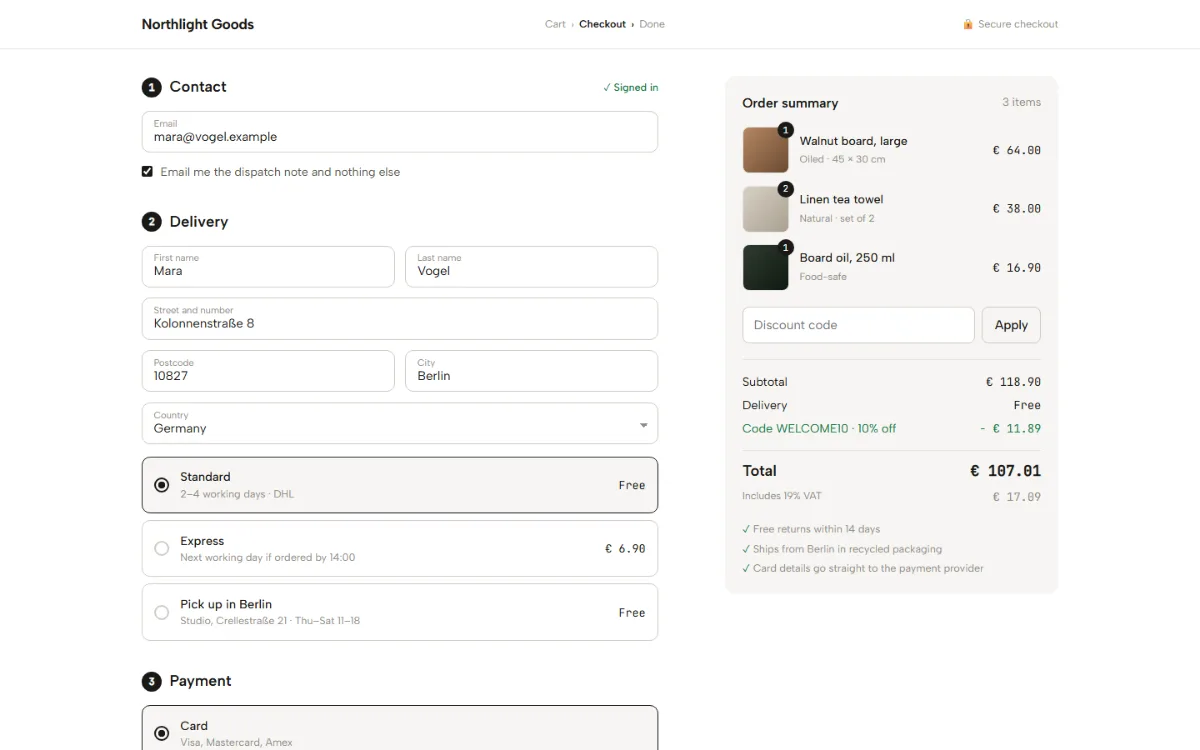 Checkout shell: numbered contact, delivery and payment sections with floating-label inputs and a sticky order summary with totals.